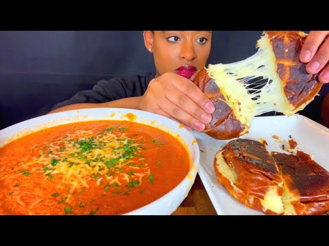 Видео: ASMR MUKBANG СЭНДВИЧ С СЫРОМ НА ГРИЛЕ + ТОМАТНЫЙ СУП НАСТОЯЩАЯ ЕСТЬ ЗВУК, НЕ ГОВОРИТЬ 먹방 ЕСТЬ ШОУ