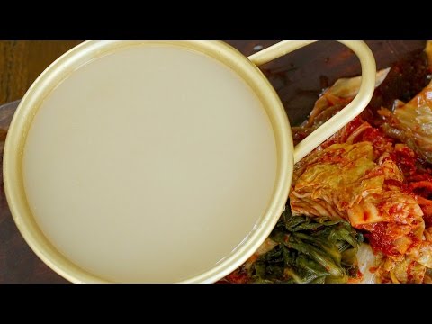 Видео: Макколли (Корейский рисовый ликер: 막걸리)