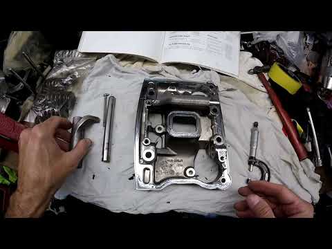 Видео: Ремонт коробки передач Evo Rocker Box на Harley Bad Boy