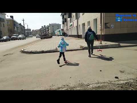 Видео: Прогулка по городу Холмск с севера на юг по улице Советской.