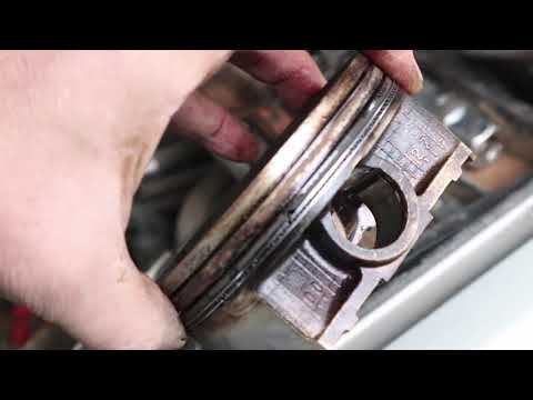Видео: Как вынуть поршень из мотора Субару