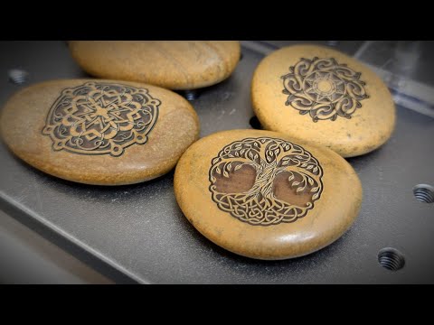 Видео: Глубокая лазерная гравировка узора на камне jpt50lp F163 - Deep engraving stone