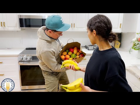 Видео: Покупки 🛒 Как мы готовили на нашей новой и ПУСТОЙ кухне!