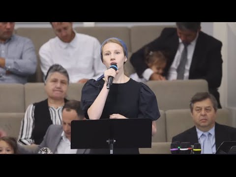 Видео: Я верой в будущность смотрю . Алеся Перебиковская