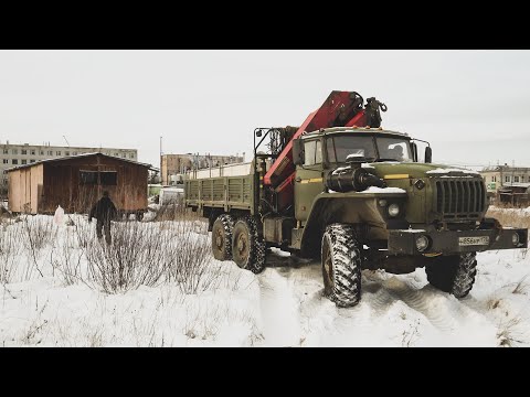 Видео: Тащим ангар по заснеженному полю.