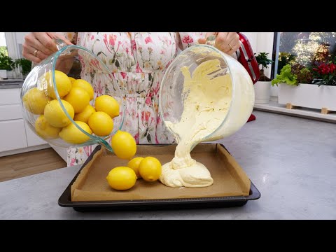Видео: Самый влажный лимонный пирог на свете — так просто и так вкусно! 🍋