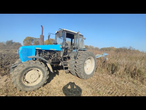 Видео: Мтз 1221.2 пашем поля 