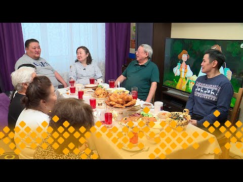 Видео: «Саҥа дьыллааҕы көрсүһүүлэр»: Мария, Геннадий Турантаевтарга ыалдьыттаатыбыт (05.01.24)