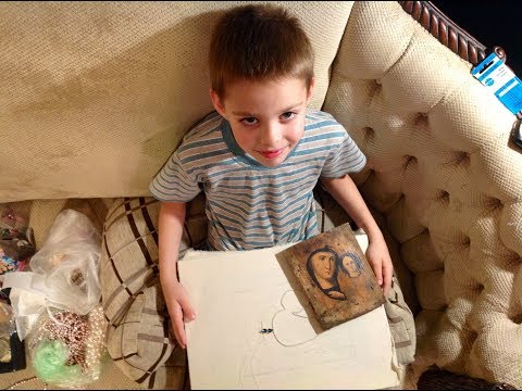 Видео: Вася вышивает икону. Он решил вышить икону бисером со стразами.