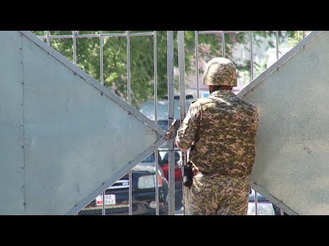 Видео: Аскер бөлүгүндөгү 19 жаштагы жигит өз жанын кыйдыбы? / 31.01.20 / НТС