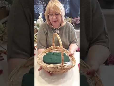 Видео: Цветочная композиция в корзине. Прямой эфир. Часть 1