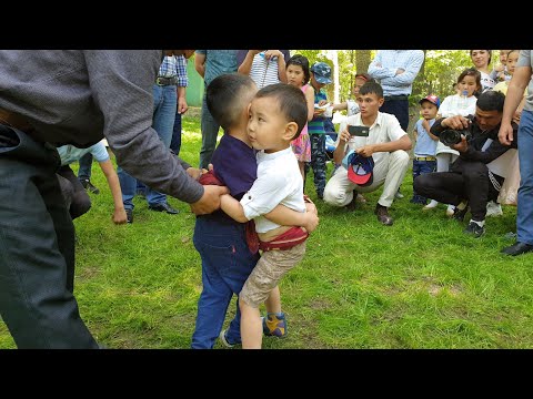 Видео: Өтө Жаш балбандардын кызыктуу күрөшү.