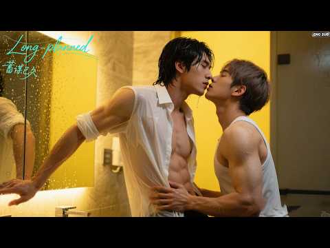 Видео: Хитрый поцелуй покоряет "прямого" соседа!