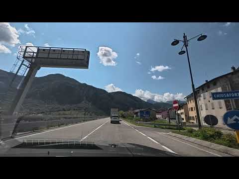Видео: Проезжаем через итальянские Доломитовые Альпы в сторону Венеции. Дорога SS13, далее по трассе A23...