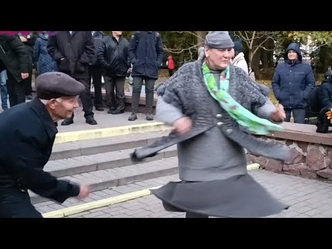 Видео: 20.10.24г. ЧУБЧИК КУЧЕРЯВЫЙ...   Звучит на танцплощадке в Гомельском парке