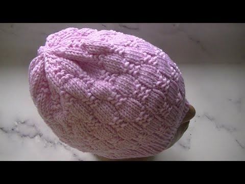 Видео: ВЕСЕННЯЯ ШАПОЧКА КРАСИВЫМ  РЕЛЬЕФНЫМ УЗОРОМ СПИЦАМИ.