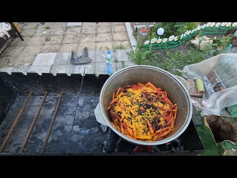 Видео: Готовим плов на углях в мангале ))) Дорабатываю тротуарную дорожку