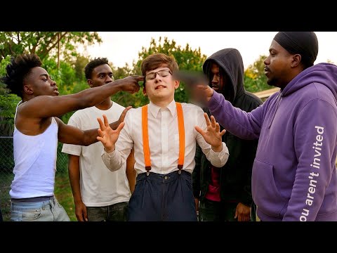 Видео: Тролли-ботаны: самый опасный район в Америке