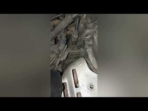 Видео: Заміна стартера Mitsubishi Outlander 1 2.4 AT. Mitsubishi Outlander 1 2.4 AT starter replacement.