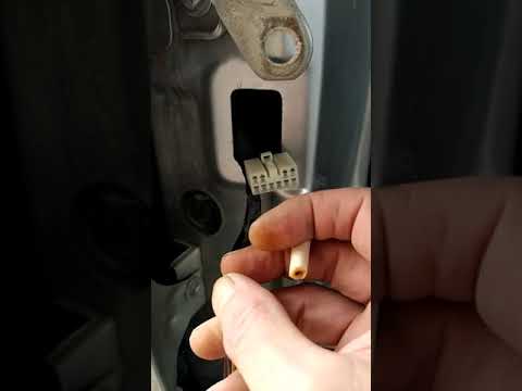 Видео: Ховер Н5. Не закрывается, не открывается с пульта водительская дверь