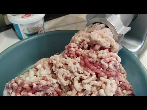 Видео: Мясорубка GEMLUX GL-MG1800ADC - Первое включение