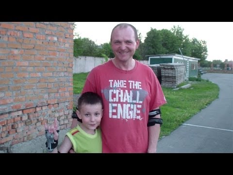 Видео: Катание на роликах: езда на одной ноге. Урок 3