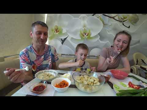 Видео: МУКБАНГ  ДОМАШНИЕ ПЕЛЬМЕНИ / НАСТЯ НЕ В ДУХЕ 😤 #dumplings #StepFamily #mukbang