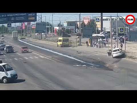 Видео: НЕ ДЛЯ НЕРВНЫХ!!! Жёсткие Происшествия на Дороге. Страшные заносы под встречные грузовики((
