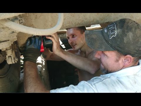 Видео: Начинающие слесаря меняют тяги реактивные на Камазе! Забрал и покрасил отпескоструенный воздухан!