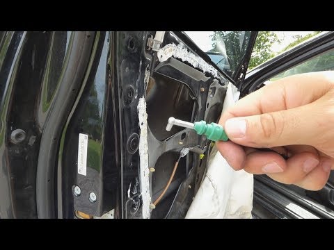 Видео: Как заменить трос дверной защелки на Honda Accord Coupe 2004 года