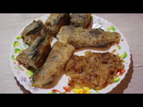 Видео: Минтай жарим в мультиварке. И много лука.