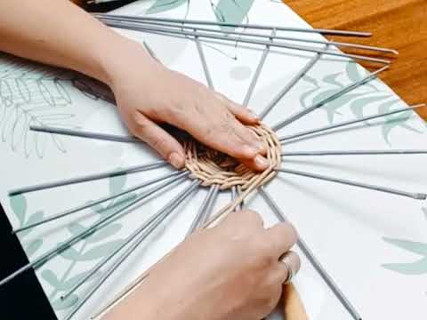 Видео: Пасхальная корзина из бумажной лозы, часть 1