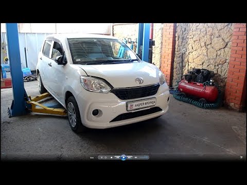 Видео: Что лучше откачать масло или слить через пробку на Toyota Passo 1,0 Тойота Пассо 2016 года