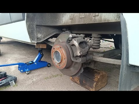 Видео: Заміна задніх колодок Renault Master lll