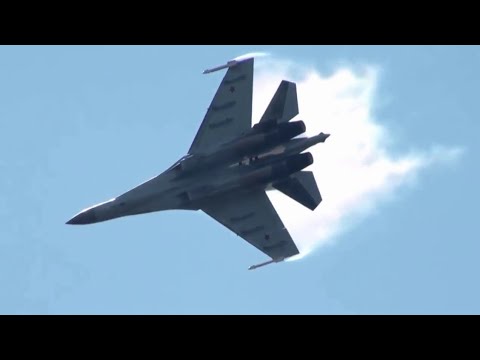 Видео: Но видно смерть не для меня и снова конь мой вороной меня выносит из огня...