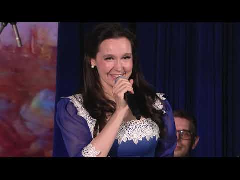 Видео: Карина Чепурнова - "Синий платочек" / "Черноглазая казачка"