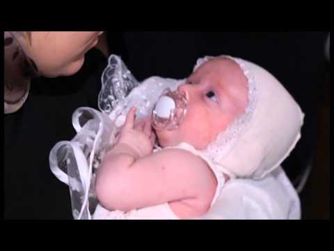 Видео: Крестины девочки - младенца Домники в  Никольском храме Атепцево