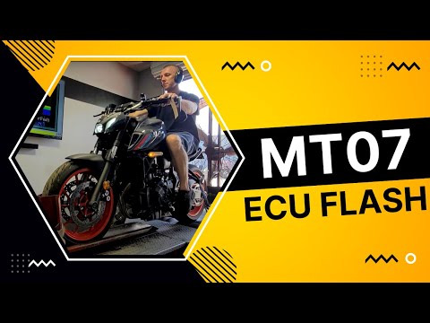 Видео: Yamaha MT07 2021 года с выхлопной системой Akrapovic Exhaust ECU Flash + Dyno Tune в Moore Mafia
