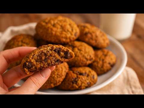 Видео: Тыквенно-овсяное печенье с шоколадной крошкой | Самое уютное осеннее лакомство на свете!