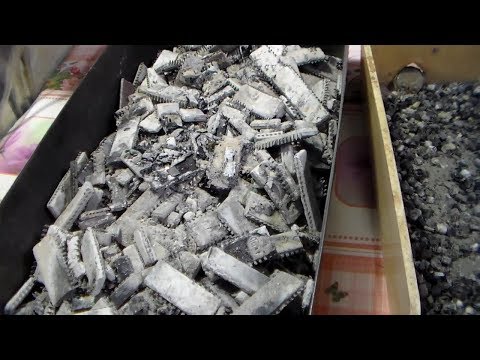 Видео: ЗОЛОТО из пластиковых микросхем транзисторов