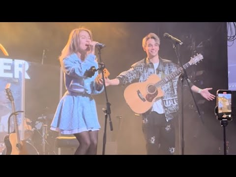 Видео: КВАШЕНАЯ на концерте у AKSTAR в Питере 6.12.23🔥 / КиШ - Кукла колдуна #кавер #гитара