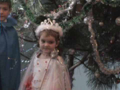 Видео: Новорічне свято в початковій школі Новопетровка