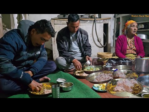 Видео: Простая непальская деревенская еда в горах!! ||84-летнее кулинарное путешествие бабушки||