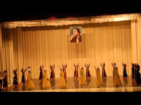 Видео: Узбекский танец "Катта уйин". Хореография М. Тургунбаевой.