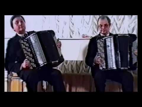 Видео: В.Гридин. Обр. РНП "Тонкая рябина" Урал.трио баян.