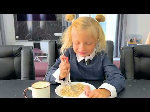 Видео: НИКА ИГРАЕТ, А СОФИЯ УЧИТСЯ. СОФУНЬЯ ШАЛУНЬЯ