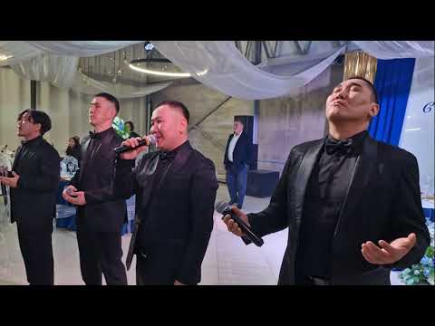 Видео: Ансамбль "Махсыым уолаттара" поет песню "Сахалар аар саарга аатырыах" 01 ноября 2025 г. #якутск 