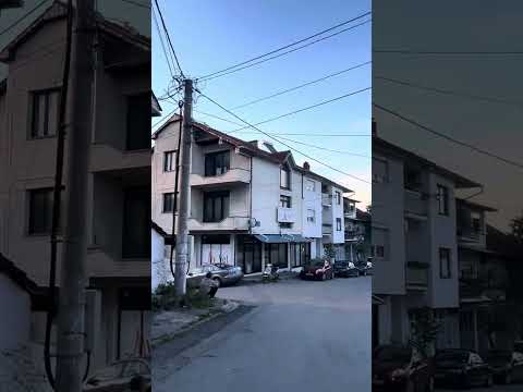 Видео: Струмица, Македонија, од црквата Свети Кирил и Методиј кон центарот