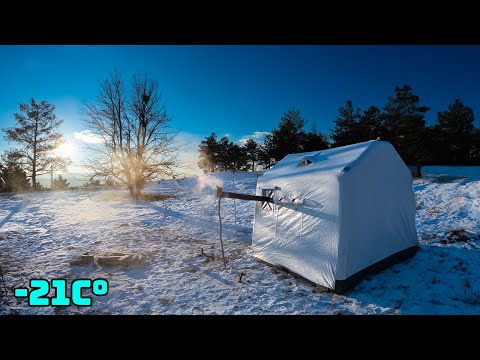 Видео: -21C КРАЙНЕ ХОЛОДНЫЙ СНЕЖНЫЙ ЛАГЕРЬ В ГОРЯЧЕЙ ТЕНТЕ