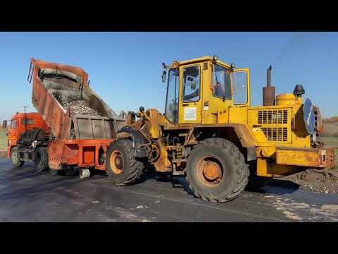 Видео: Автогрейдер и щебнеукладчик на укреплении обочины.